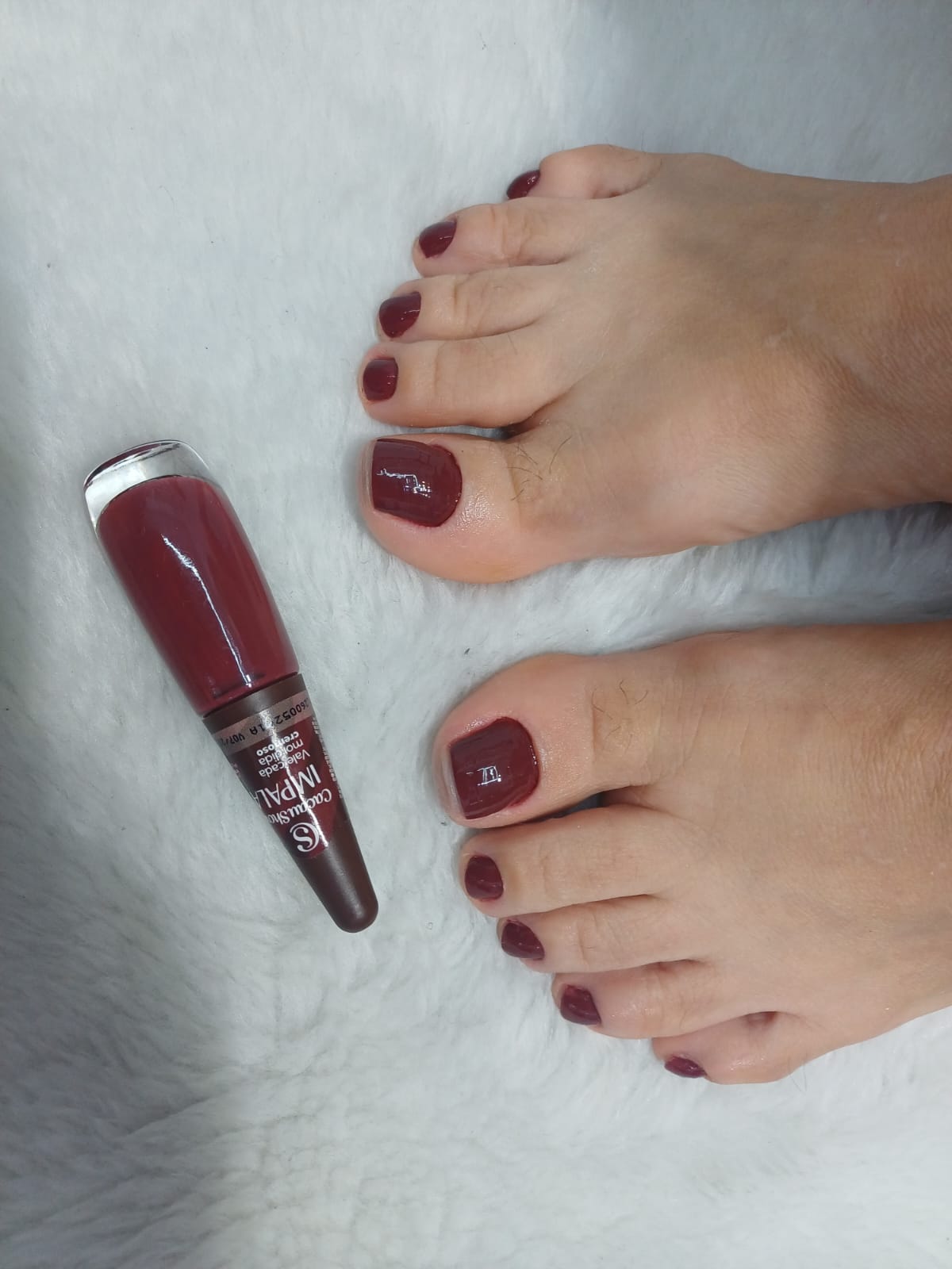 Pedicure em tom nude